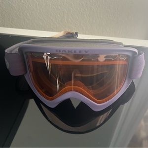 Oakley Goggles. Ski/snowboard size: XS (adjustable). Purple